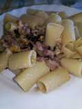Mezze maniche rigate al radicchio, pancetta e noci