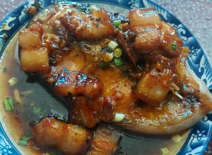 Hình của món Cá basa kho thịt.