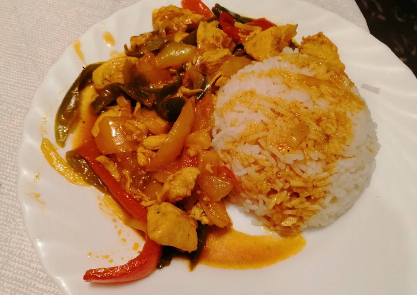 Pechugas de pollo con pimientos y arroz basmati