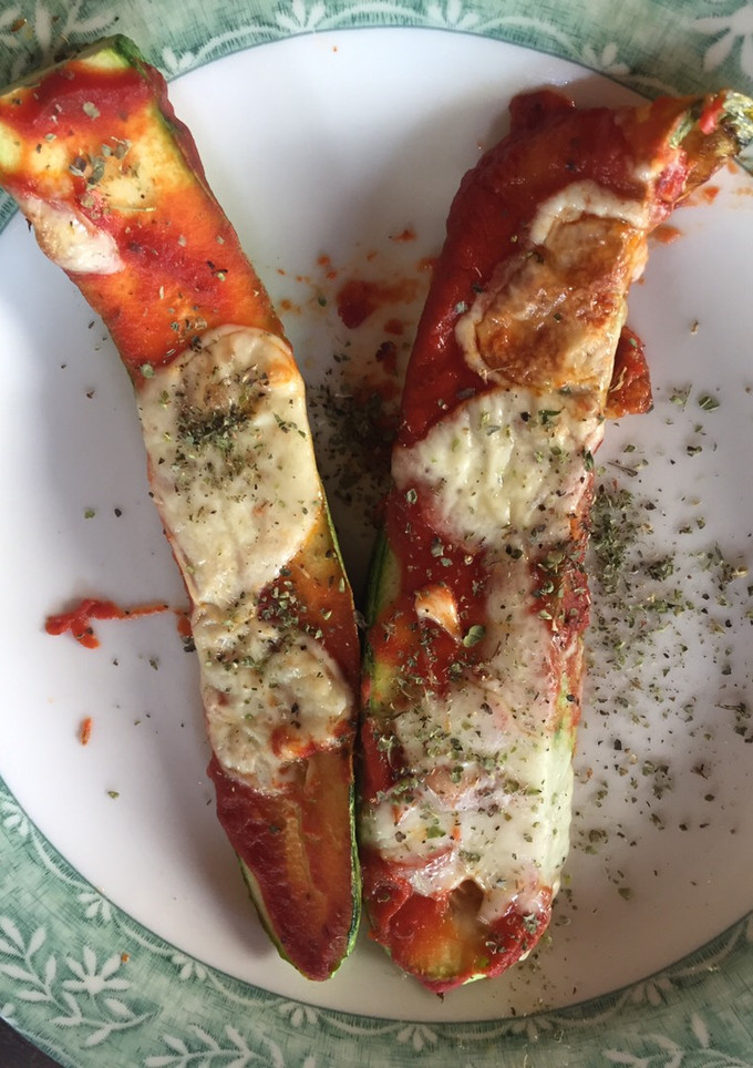 Una foto de Zucchinis a la pizza