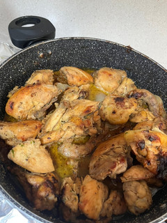Una foto de Pollo con picada