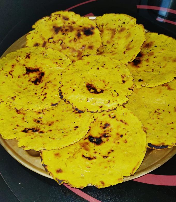 A picture of Masala bhakhari.