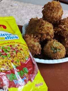 மேகி நூடுல்ஸ் உருளை கிழங்கு பால்ஸ் (maggi noodles potato Balls Recipe in Tamil) செய்முறை முக்கிய புகைப்படம்