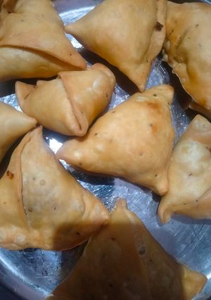समोसे (Samose recipe in hindi) रेसिपी मुख्य फोटो