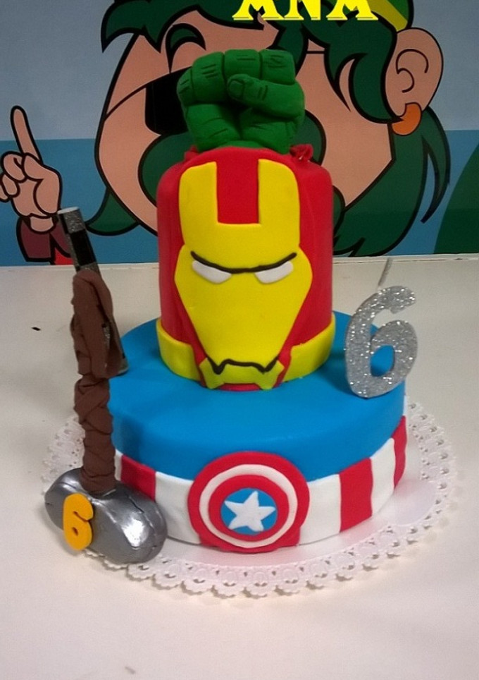 Una foto de Torta súper héroes cumpleaños de Felipe