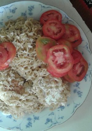 A picture of Noodles and unscrambled cook eggs.