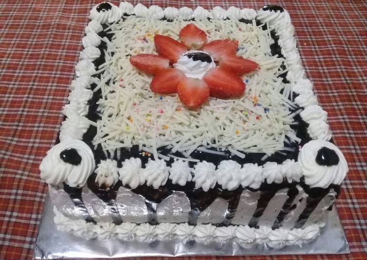 Tart hitam putih