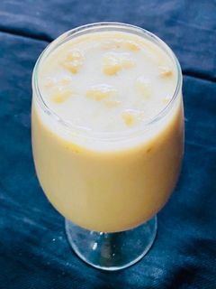 बनाना मिल्क शेक (Banana Milk shake recipe in Hindi) रेसिपी मुख्य फोटो