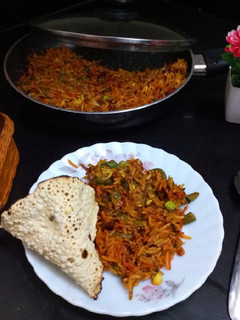 વેજ તડકા બિરયાની (Veg. Tadka Biryani Recipe In Gujarati) રેસીપી મુખ્ય ફોટો