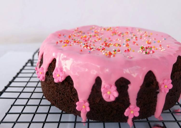 Brownies Kukus with Strawberry Glaze