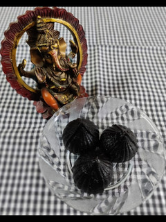 ઓરિયો બીસ્કીટ મોદક (Oreo Biscuit Modak Recipe In Gujarati) રેસીપી મુખ્ય ફોટો