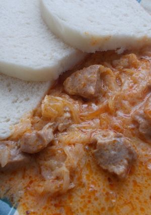 Szegedi gulyás házi knédlivel recept fotója