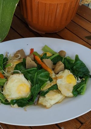 Foto resep Tumis sawi hijau plus ceplok telur puyuh.... 😄😄😄