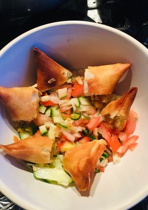 A picture of Samosa chat.