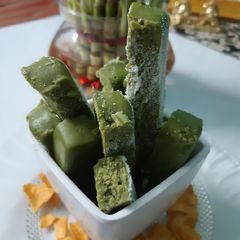 A picture of Matcha green chocolate bars.
