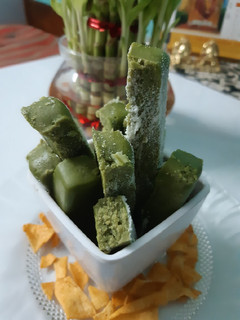 A picture of Matcha green chocolate bars.