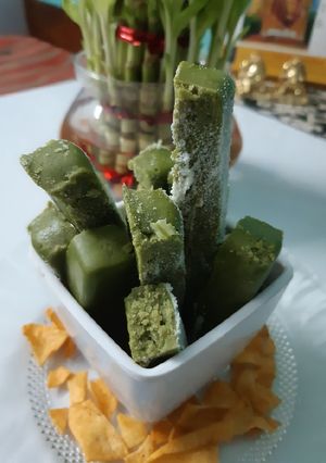 A picture of Matcha green chocolate bars.