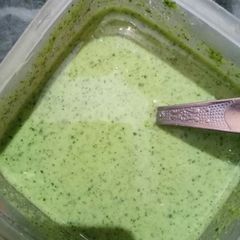 A picture of Coriander garlic chutney.