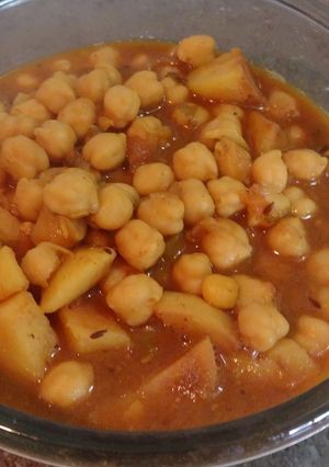 আলু কাবুলী ছোলার কারি(Aloo kabuli cholar curry recipe in Bengali) রেসিপির প্রধান ছবি