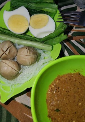 Foto resep Bakso dan Sayuran dengan Bumbu Kacang