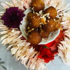 A picture of Gulab Jamun.