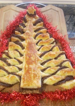 Foto principal de Árbol de navidad de hojaldre y chocolate