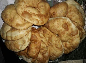 Una foto de Tortas fritas ideales para los días de lluvia con el mate 😋😍🤗