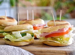 Foto principal de 🥖PAN en 10 minutos SIN HORNO Hecho en la Sartén + 2 Sándwiches🥪