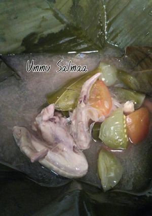 Foto resep Asem-asem Ayam Bening Bungkus Daun