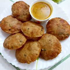 A picture of Aloo ki puri.