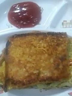 பிரெட் ஆம்லெட் (Bread omelette recipe in tamil) செய்முறை முக்கிய புகைப்படம்