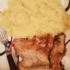 A picture of Mashed potatoes and fish fillet.