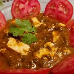 A picture of Palak paneer.