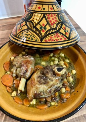 Une photo de Souris d’agneau sauce miel et raisin sec