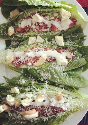 Hình của món Caesar salad.