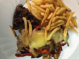 Chivito light con papas crujientes