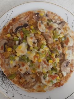 عکسی از دستور پیتزا مرغ و قارچ دودی