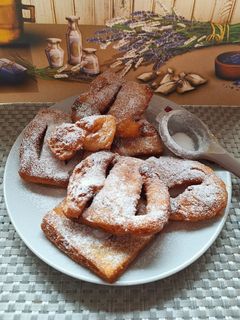 Túrós csörögefánk /nem igényel kelesztést/ 🍩🍩🍩🍩🍩 recept fotója