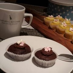 Vanilla and Chocolate Cupcakes A picture of Vanilla and Chocolate Cupcakes.