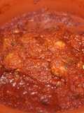 Albóndigas muertas de frío con tomate