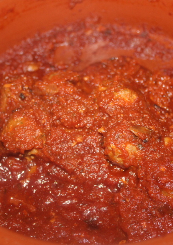Una foto de Albóndigas muertas de frío con tomate