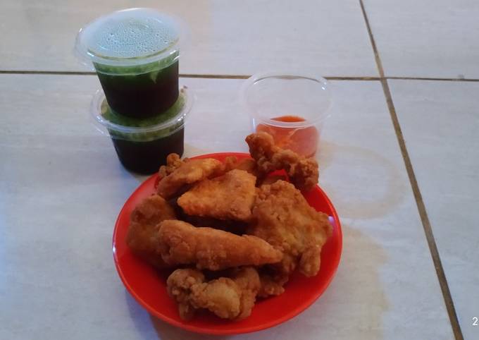 Filet Ayam Crispy Vs Puding Coklat Hijau Lumut