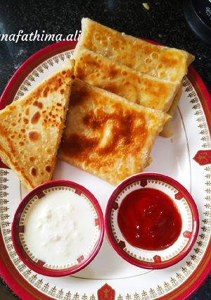 A picture of Egg lifafa paratha.