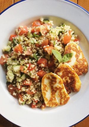 A picture of Bulgur Salad with Halloumi.