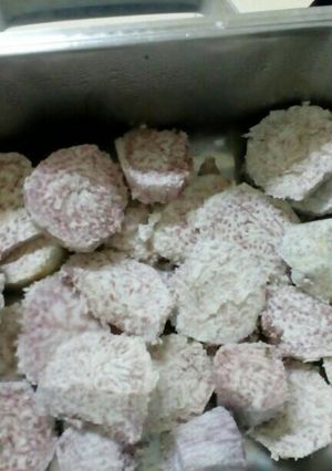 A picture of Boiled arrowroots.