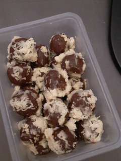 A picture of No Cook Choco Cheese Balls.