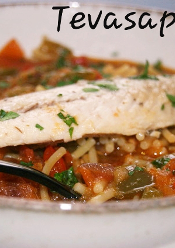 Una foto de Fideos con caballa 🌶 🐟 🍅 🍃🎊🎉🎭