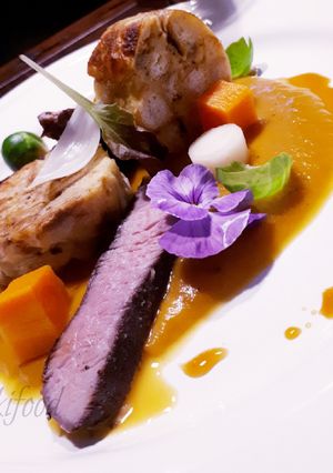 Marha java, vadasmártás, pirított zsemlegombóc recept fotója