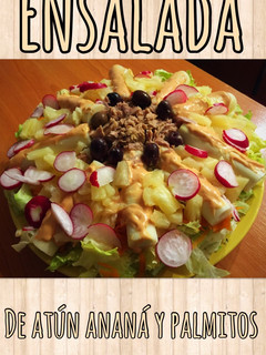 Una foto de Ensalada de atún, ananá, aceitunas negras, palmitos y rabanitos