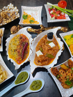 A picture of Lavish and Complete meal.